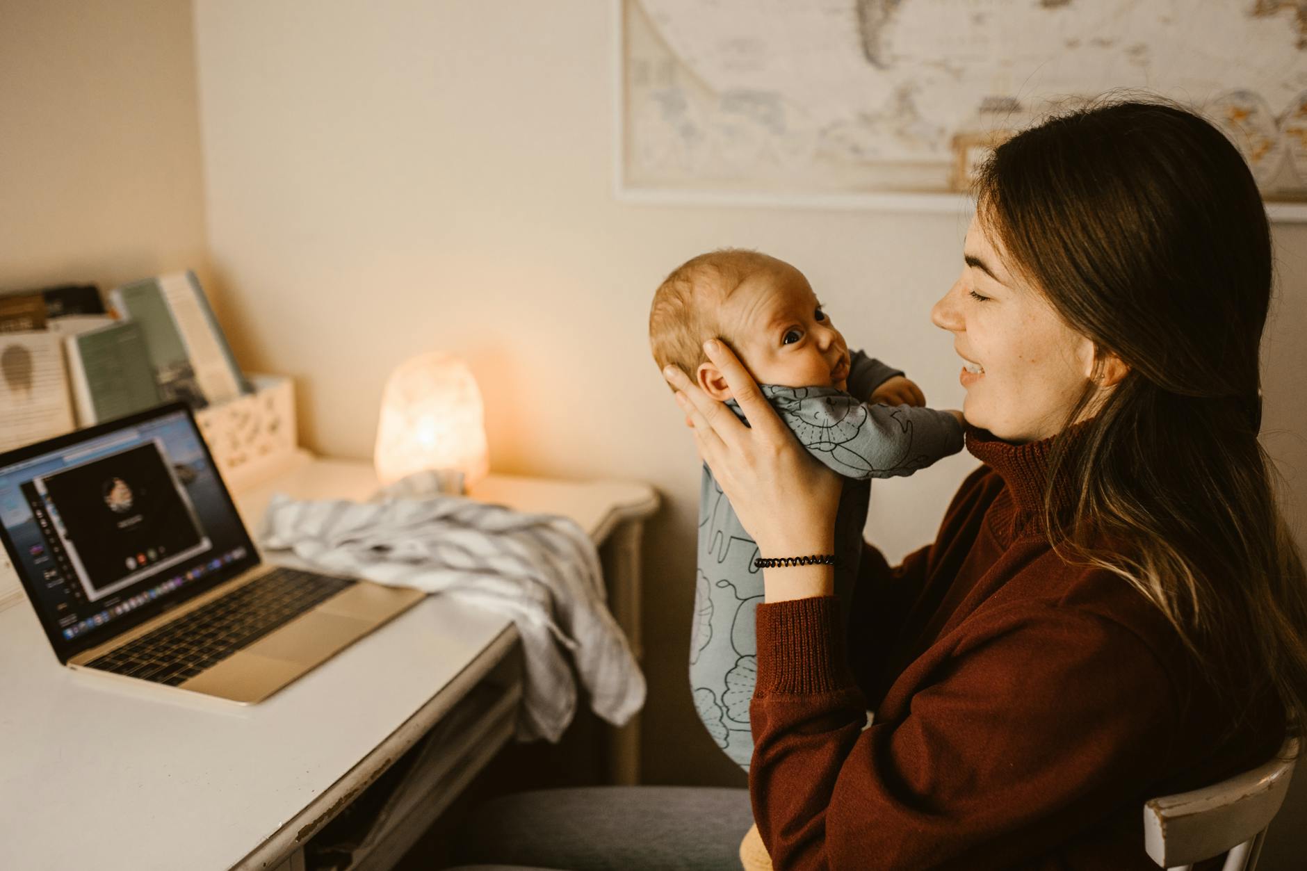 Фото Pexels для статьи «Поиск работы маме после декрета: чек-лист и психология», автор: RDNE Stock project